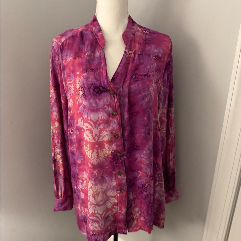 Soft surroundings Beautiful Batik style blouse. Fuchsia-purples.  Size Large